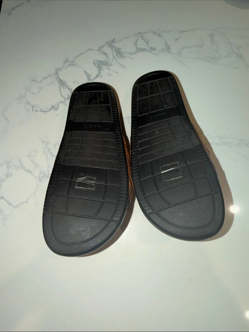 Aldo branded slide
